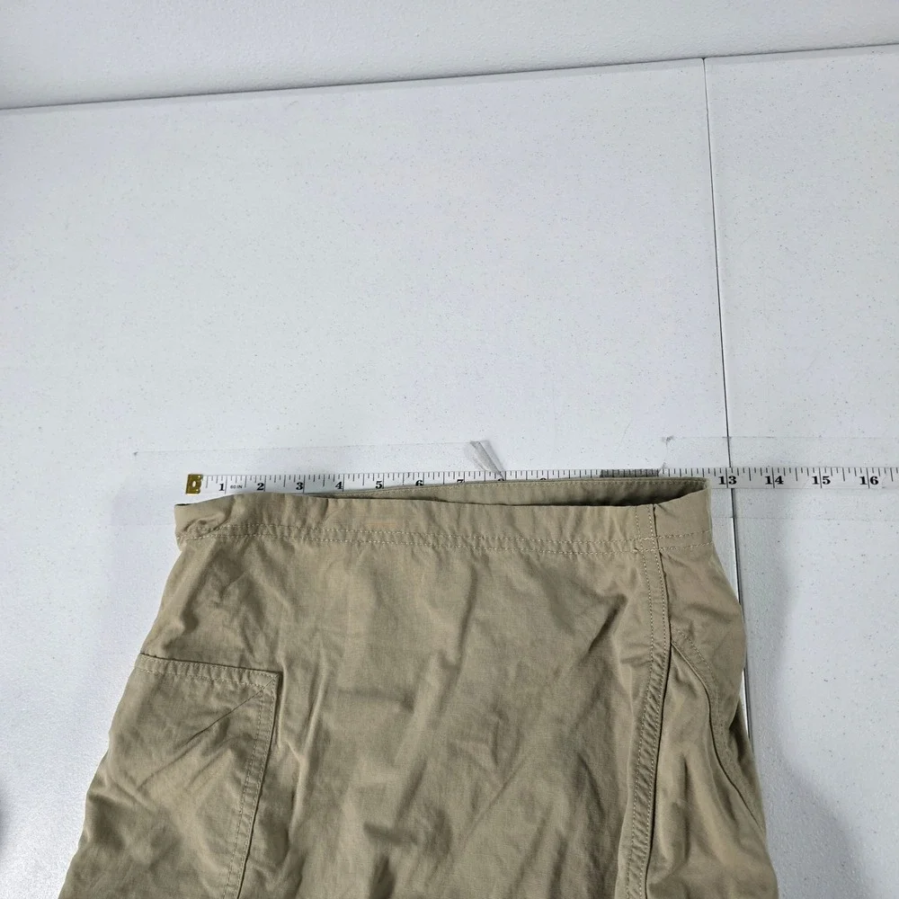 Duluth Trading Co Mens Khaki Tan Nylon Ripstop Cargo Shorts 18262 Size 46 11in